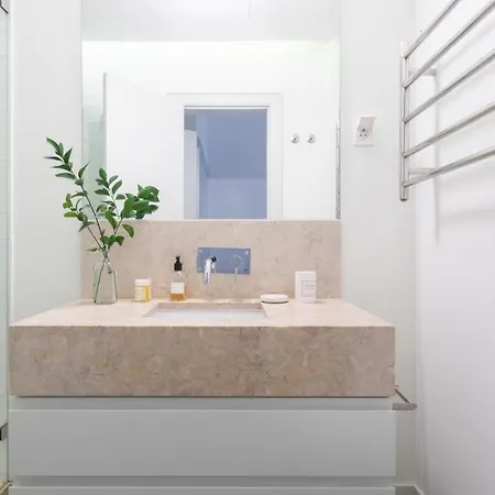 Apartment Plum Guide - La Boda Lisbon