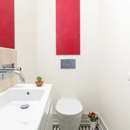 Plum Guide - La Boda Apartment *